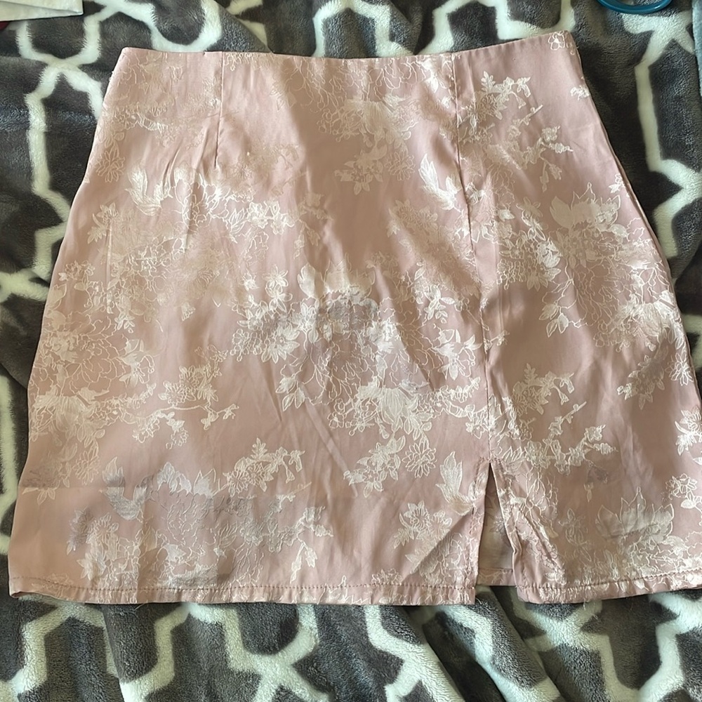 Light pink detailed mini skirt. Silk material, size S/4